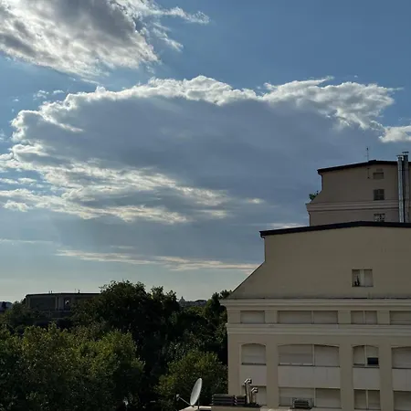 Bright apt near Porta Maggiore-3
